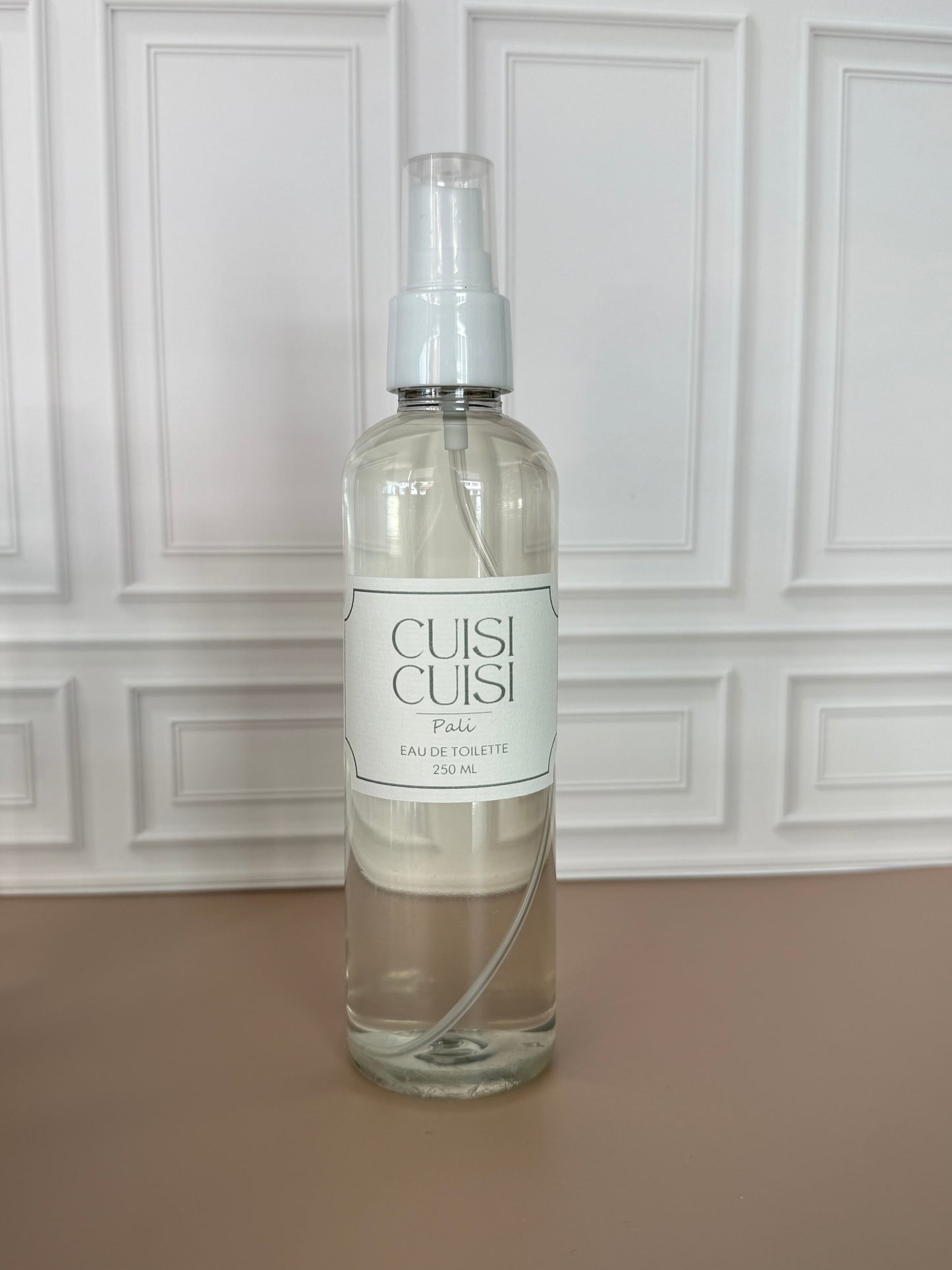 PERFUME PALI 250 ml con atomizador (envase de plástico)